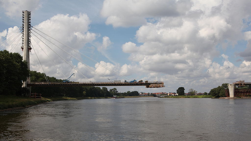 Illustration for article titled How Five of the World's Coolest New Bridges Stay Upright